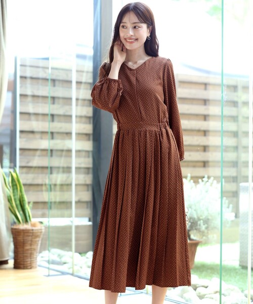 【大きいサイズ】パフスリーブプリーツワンピース（ワンピース）｜Tiaclasse（ティアクラッセ）