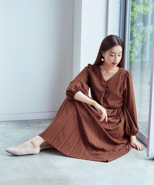 【大きいサイズ】パフスリーブプリーツワンピース（ワンピース）｜Tiaclasse（ティアクラッセ）