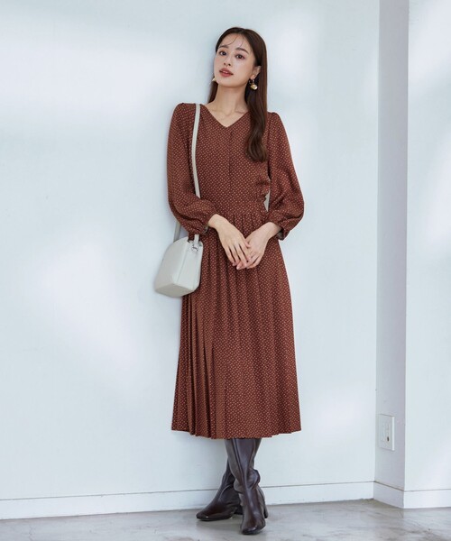 【大きいサイズ】パフスリーブプリーツワンピース（ワンピース）｜Tiaclasse（ティアクラッセ）