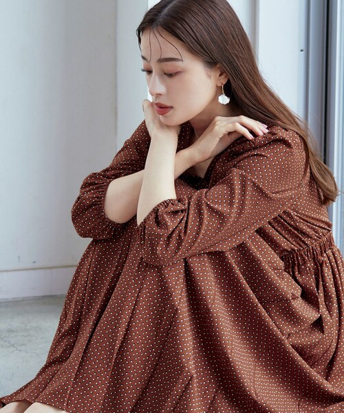 【大きいサイズ】パフスリーブプリーツワンピース（ワンピース）｜Tiaclasse（ティアクラッセ）