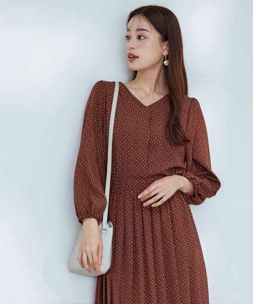 【大きいサイズ】パフスリーブプリーツワンピース（ワンピース）｜Tiaclasse（ティアクラッセ）