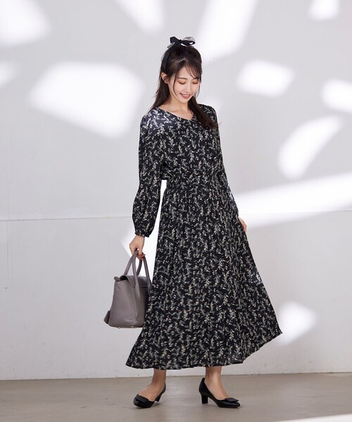 【大きいサイズ】パフスリーブプリーツワンピース（ワンピース）｜Tiaclasse（ティアクラッセ）