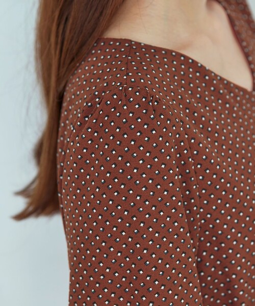 【大きいサイズ】パフスリーブプリーツワンピース（ワンピース）｜Tiaclasse（ティアクラッセ）