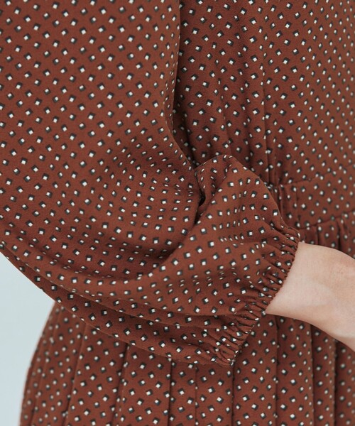 【大きいサイズ】パフスリーブプリーツワンピース（ワンピース）｜Tiaclasse（ティアクラッセ）