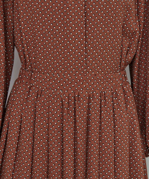 【大きいサイズ】パフスリーブプリーツワンピース（ワンピース）｜Tiaclasse（ティアクラッセ）