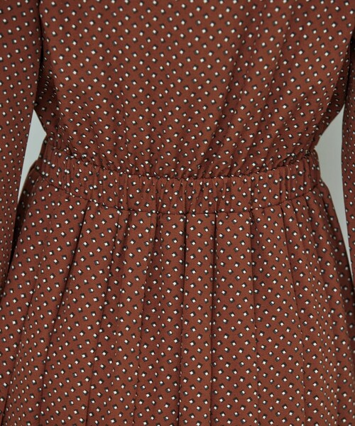 【大きいサイズ】パフスリーブプリーツワンピース（ワンピース）｜Tiaclasse（ティアクラッセ）