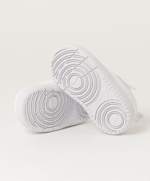 NIKE（ナイキ）の「NIKE ナイキ 12-16 COURT BOROUGH LOW (TD) コート ボロー LOW リクラフト TD KDV5458 106WHITE/WHITE（スニーカー・キッズ・ホワイト・16/13/14/15 /12）」の3枚目の写真