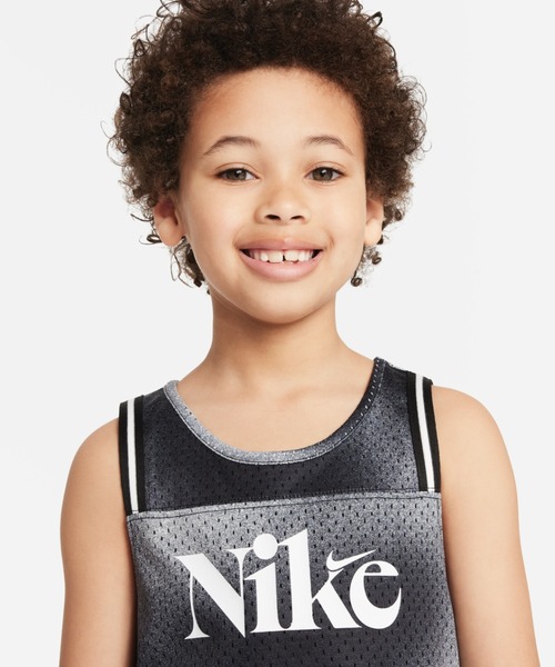 NIKE（ナイキ）の「ナイキ カルチャー オブ バスケットボール プリント ピニー リトルキッズトップ / Nike Culture of Basketball Printed Pinnie Little Kids Top＜105-120cm 展開＞（タンクトップ・キッズ・ブラック/ロイヤルブルー・105/110/115/120）」の3枚目の写真