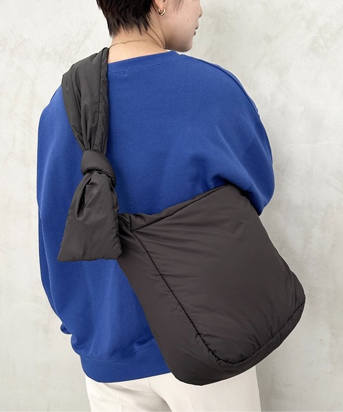 LEPSIM（レプシィム）の「撥水ナイロン斜めがけショルダー　973998（ショルダーバッグ・レディース・ライトカーキ/アイボリー/ブラック・ONE SIZE）」の3枚目の写真