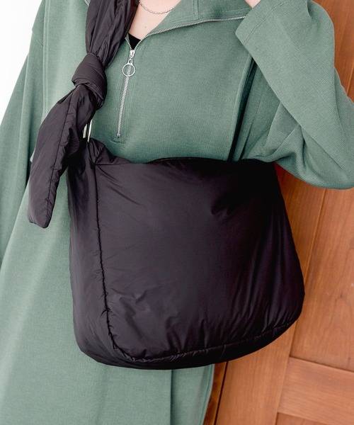 LEPSIM（レプシィム）の「撥水ナイロン斜めがけショルダー　973998（ショルダーバッグ・レディース・ライトカーキ/アイボリー/ブラック・ONE SIZE）」の7枚目の写真
