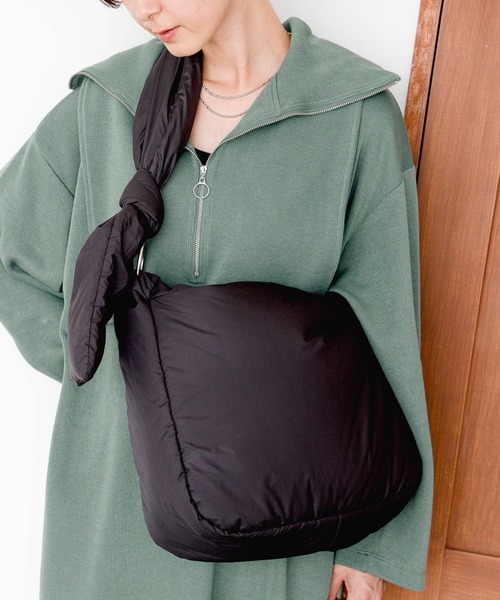 LEPSIM（レプシィム）の「撥水ナイロン斜めがけショルダー　973998（ショルダーバッグ・レディース・ライトカーキ/アイボリー/ブラック・ONE SIZE）」の9枚目の写真