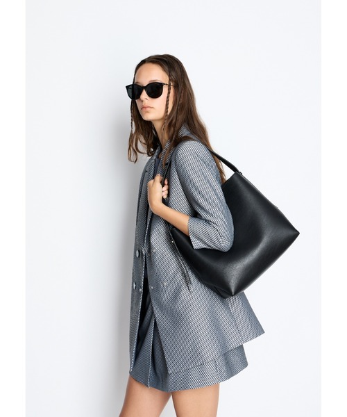 ARMANI EXCHANGE（アルマーニエクスチェンジ）の「【A|X アルマーニ エクスチェンジ】A|Xロゴ　ワンハンドルトートバッグ（トートバッグ・レディース・ブラック系その他・FREE）」の8枚目の写真