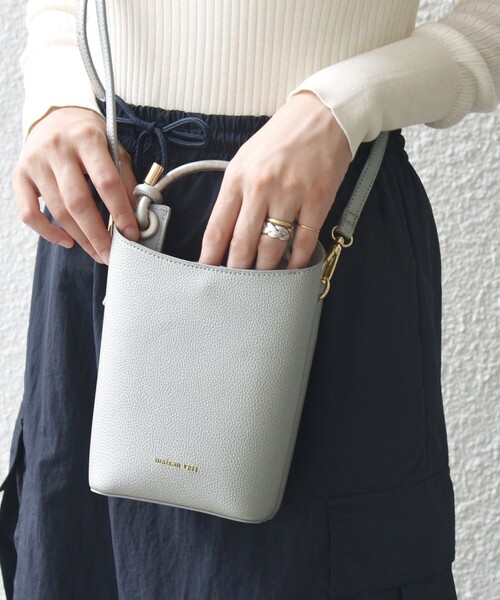 SHIPS（シップス）の「* パーテーション スマホ ショルダー ◇（ショルダーバッグ・レディース・ワイン/ライトグレー/ブラック/ベージュ/シルバー・ONE SIZE）」の5枚目の写真