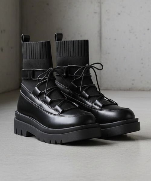 LOVEHUNTER(ラブハンター)の「+5cm 軽量厚底 レースアップ切り替えニットブーツ(ブーツ・レディース・アイボリー/ブラック/シルバー・3L/M/L/S/LL)」の1枚目の写真