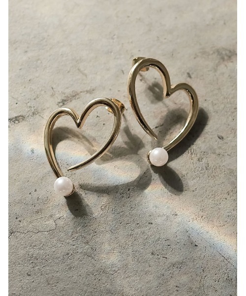 Re:EDIT（リエディ）の「フェイクパール付きハートラインピアス（ピアス（両耳用）・レディース・ゴールド/シルバー・FREE）」の2枚目の写真