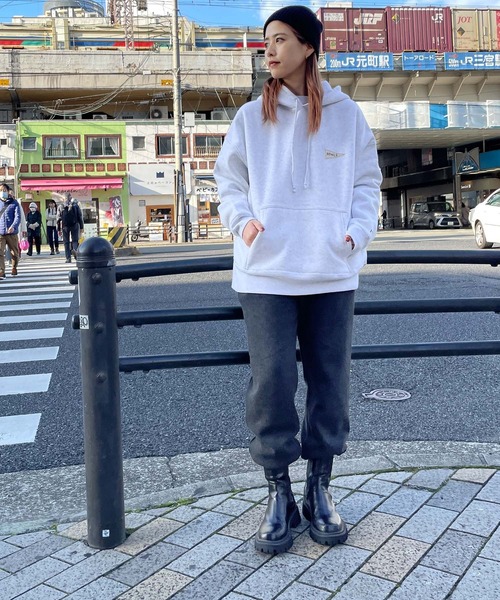 CANAL JEAN(キャナルジーン)の「1975 TOKYO BOWLS裏起毛パーカー(パーカー・レディース・アッシュ/ネイビー・LARGE/X-LARGE)」の6枚目の写真