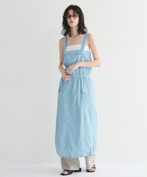 MERLOT（メルロー）の「サロペットロングジャンパースカート（ジャンパースカート・レディース・ブラック/ブルー・FREE）」の13枚目の写真