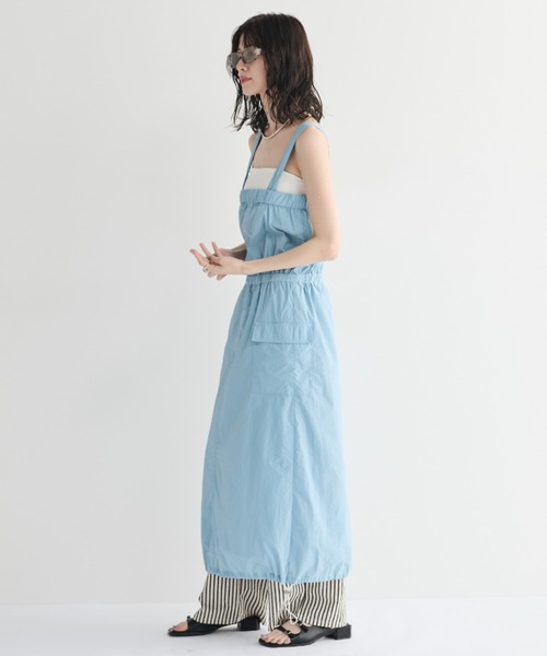 MERLOT（メルロー）の「サロペットロングジャンパースカート（ジャンパースカート・レディース・ブラック/ブルー・FREE）」の14枚目の写真
