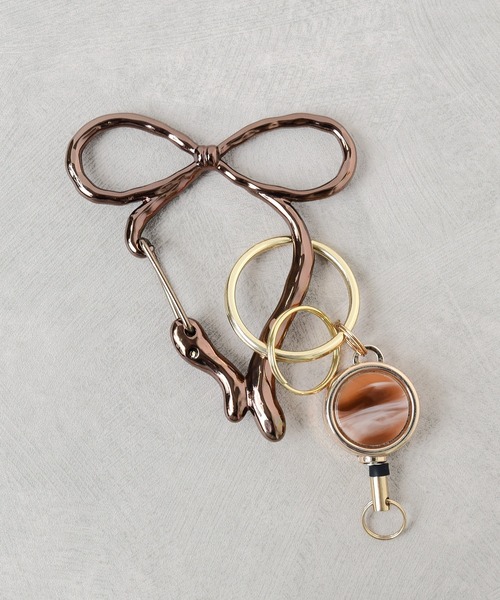 Flowering（フラワーリング）の「フェミニン/カラビナ（キーホルダー・レディース・シルバー/ゴールド/ピンクゴールド/ブラウン/ピンク系その他/ピンク系その他2/シルバー系1/ゴールド系1/ブラウン系1・FREE）」の2枚目の写真