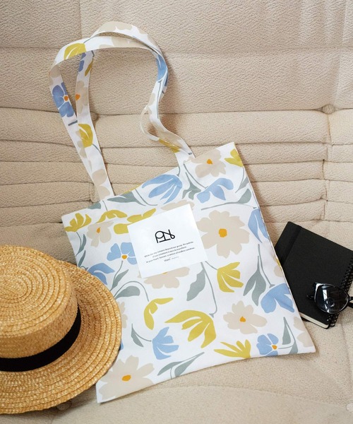 Wpc.(ダブリュピーシー)の「トートバッグ(トートバッグ・レディース・ブルー系その他2/レッド系その他2/ネイビー/モカ/ベージュ系その他/パープル系その他/オフホワイト/ネイビー系/イエロー系その他/ホワイト系その他/ホワイト系その他4/ホワイト系その他2/ホワイト系その他3・FREE)」の4枚目の写真