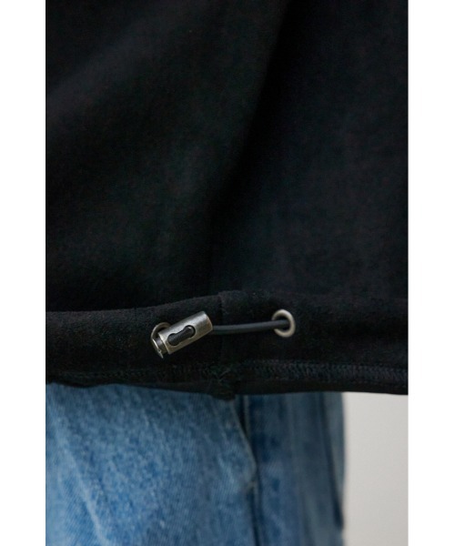 AZUL by moussy（アズールバイマウジー）の「ワンポイント刺繍フェイクスウェードハーフジップ（パーカー・メンズ・ホワイト/ブラック/グレー・FREE）」の4枚目の写真