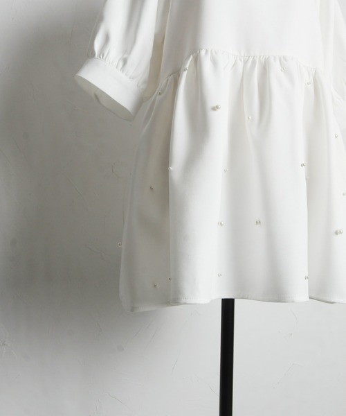 &. NOSTALGIA（アンドドットノスタルジア）の「【ZOZO限定】パール付きペプラムブラウス（シャツ/ブラウス・レディース・オフホワイト/ブラック/ピンク・M）」の14枚目の写真