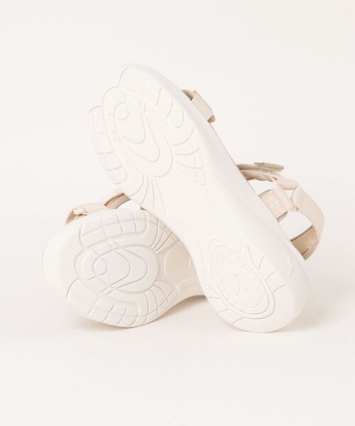 PUMA（プーマ）の「PUMA プーマ ウィメンズ ソフトライド VOLA サンダル（サンダル・レディース・ブラック×ホワイト/ホワイト系その他・23.0cm/22.0cm/25.0cm/24.0cm）」の4枚目の写真