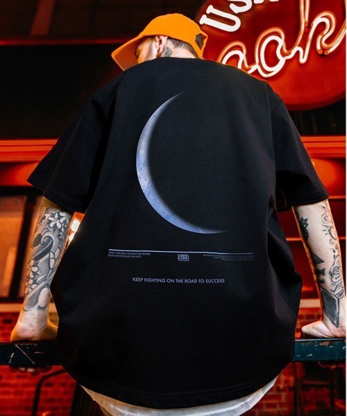 NEW GENTLEMAN(ニュージェントルマン)の「ルーナーイクリプス オーバーサイズT(Tシャツ/カットソー・メンズ・ブラック/ホワイト・M/L/XL)」の2枚目の写真