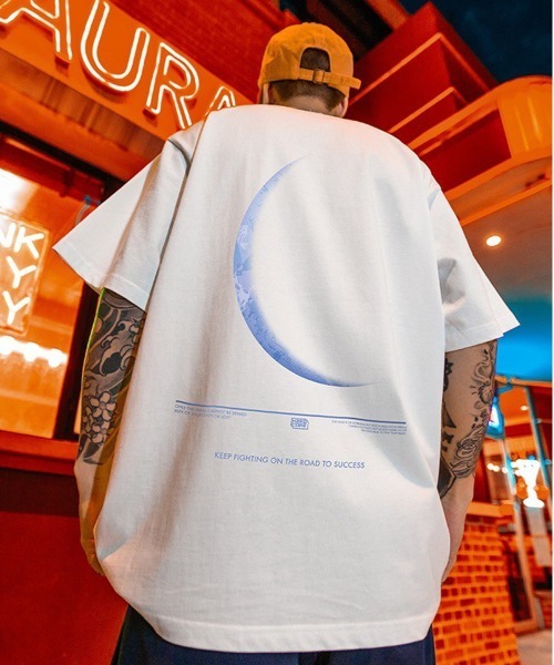 NEW GENTLEMAN(ニュージェントルマン)の「ルーナーイクリプス オーバーサイズT(Tシャツ/カットソー・メンズ・ブラック/ホワイト・M/L/XL)」の3枚目の写真