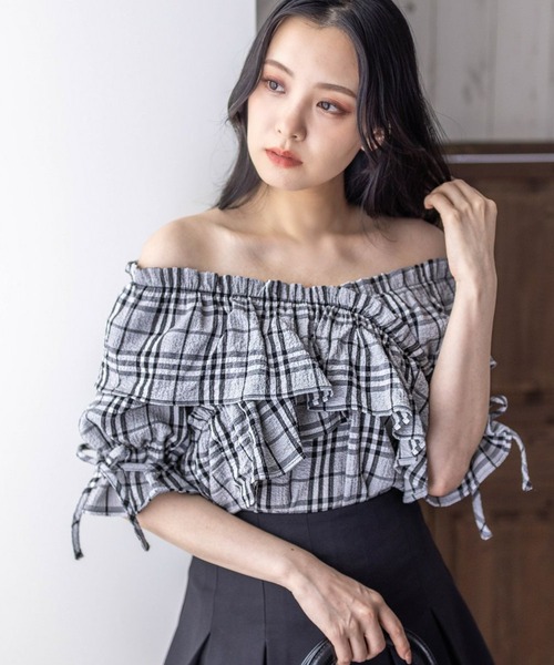 clear（クリア）の「ビッグフリルキャンディースリーブオフショル半袖ブラウス［ヘルシー カジュアル 主役級トップス］≪再入荷≫（シャツ/ブラウス・レディース・ブラック/ブラック系その他/ピンク/ブルー系その他/イエロー・F）」の18枚目の写真