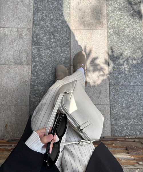 EFOLE（エフォル）の「【インフルエンサーELY×EFOLE コラボ】ボックス ワンハンドル ショルダー バッグ（ショルダーバッグ・レディース・ブラック/オフホワイト・FREE）」の15枚目の写真