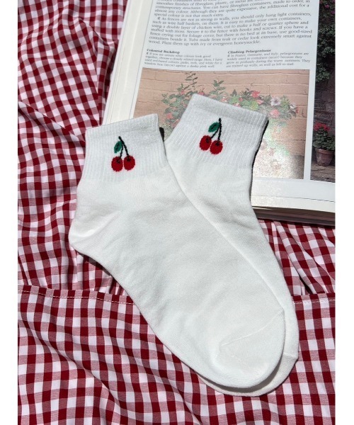 PHILLY(フィリー)の「【PHILLY】チェリーワンポイントソックス(ソックス/靴下・レディース・ホワイト/ブラック・FREE)」の1枚目の写真