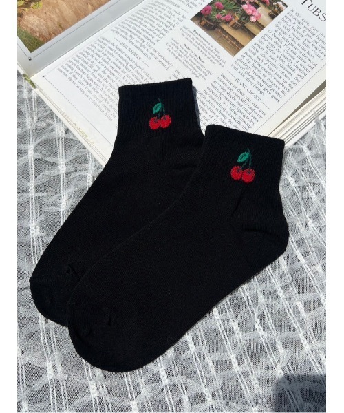 PHILLY(フィリー)の「【PHILLY】チェリーワンポイントソックス(ソックス/靴下・レディース・ホワイト/ブラック・FREE)」の2枚目の写真