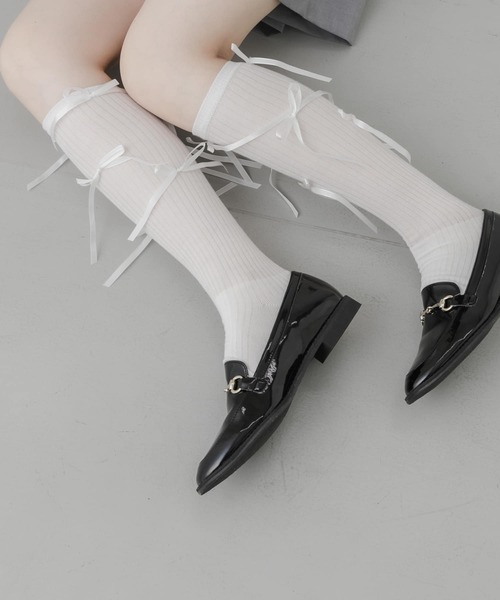 SMELLY（スメリー）の「リボンハイソックス（ソックス/靴下・レディース・ブラック/ホワイト・22/25（85-100））」の4枚目の写真