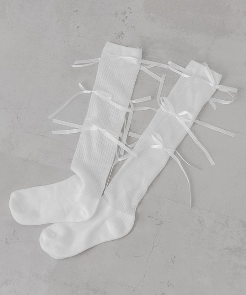 SMELLY（スメリー）の「リボンハイソックス（ソックス/靴下・レディース・ブラック/ホワイト・22/25（85-100））」の7枚目の写真