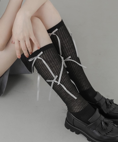 SMELLY（スメリー）の「リボンハイソックス（ソックス/靴下・レディース・ブラック/ホワイト・22/25（85-100））」の10枚目の写真