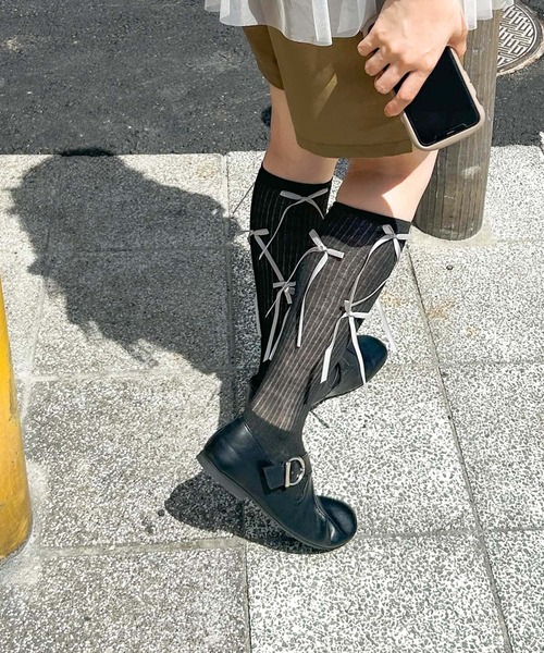 SMELLY（スメリー）の「リボンハイソックス（ソックス/靴下・レディース・ブラック/ホワイト・22/25（85-100））」の14枚目の写真