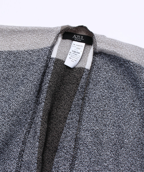 AZUL by moussy（アズールバイマウジー）の「AC チェックポンチョ型ストール（ストール/ショール・レディース・ブラック系その他・FREE）」の3枚目の写真