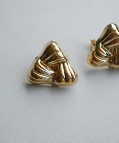 My shawty（ﾏｲｼｬｳﾃｨｰ）の「triangle gold pierce（ピアス（両耳用）・レディース・ゴールド・FREE）」の2枚目の写真