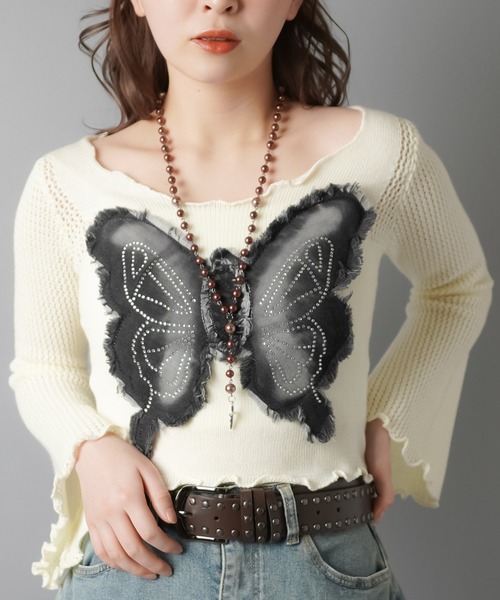 SPINNS（スピンズ）の「バタフライ貼り付けデザインボートネックニット（ニット/セーター・レディース・ブラック/カーキ/アイボリー・ONESIZE）」の2枚目の写真