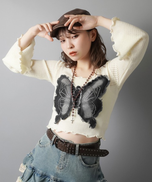 SPINNS（スピンズ）の「バタフライ貼り付けデザインボートネックニット（ニット/セーター・レディース・ブラック/カーキ/アイボリー・ONESIZE）」の15枚目の写真