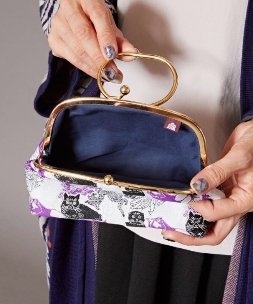 カヤ（カヤ）の「【カヤ】猫と花 リング付きがま口ハンドバッグ（ハンドバッグ・レディース・ピンク/パープル・FREE）」の8枚目の写真