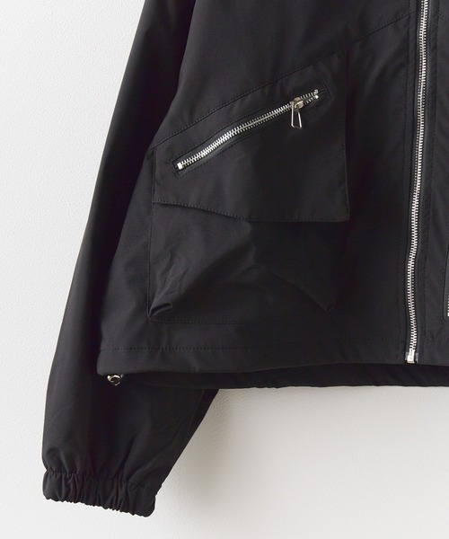 Chick（チック）の「Multi Pocket Standneck Zip Blouson / ドロストデザイン ジップアップブルゾン（ブルゾン・レディース・ブラック/ベージュ/グリーン/チャコール・FREE）」の5枚目の写真