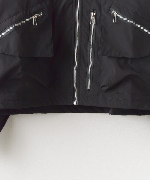 Chick（チック）の「Multi Pocket Standneck Zip Blouson / ドロストデザイン ジップアップブルゾン（ブルゾン・レディース・ブラック/ベージュ/グリーン/チャコール・FREE）」の6枚目の写真