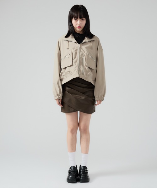 Chick（チック）の「Multi Pocket Standneck Zip Blouson / ドロストデザイン ジップアップブルゾン（ブルゾン・レディース・ブラック/ベージュ/グリーン/チャコール・FREE）」の18枚目の写真