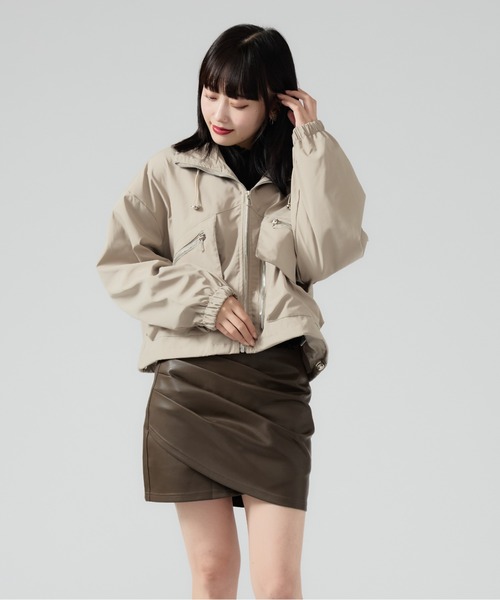 Chick（チック）の「Multi Pocket Standneck Zip Blouson / ドロストデザイン ジップアップブルゾン（ブルゾン・レディース・ブラック/ベージュ/グリーン/チャコール・FREE）」の16枚目の写真