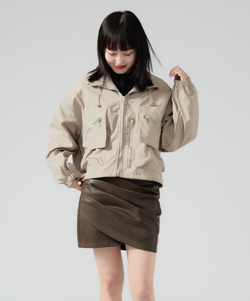 Chick（チック）の「Multi Pocket Standneck Zip Blouson / ドロストデザイン ジップアップブルゾン（ブルゾン・レディース・ブラック/ベージュ/グリーン/チャコール・FREE）」の17枚目の写真