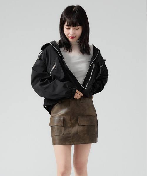 Chick（チック）の「Multi Pocket Standneck Zip Blouson / ドロストデザイン ジップアップブルゾン（ブルゾン・レディース・ブラック/ベージュ/グリーン/チャコール・FREE）」の9枚目の写真