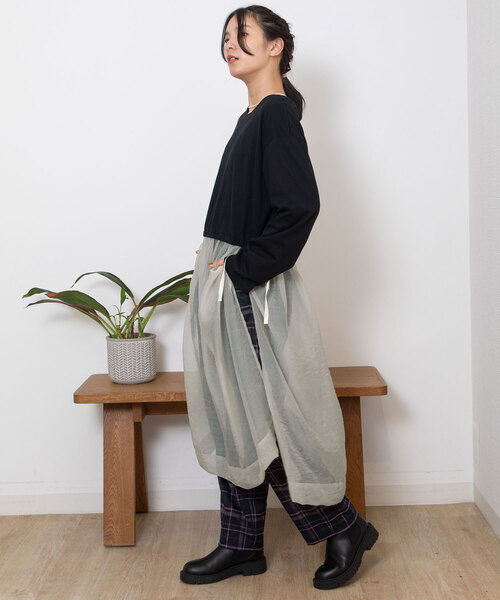 POU DOU DOU（プードゥドゥ）の「サイドスリットレイヤードワンピース（ワンピース・レディース・ブラック/オートミール・M）」の14枚目の写真