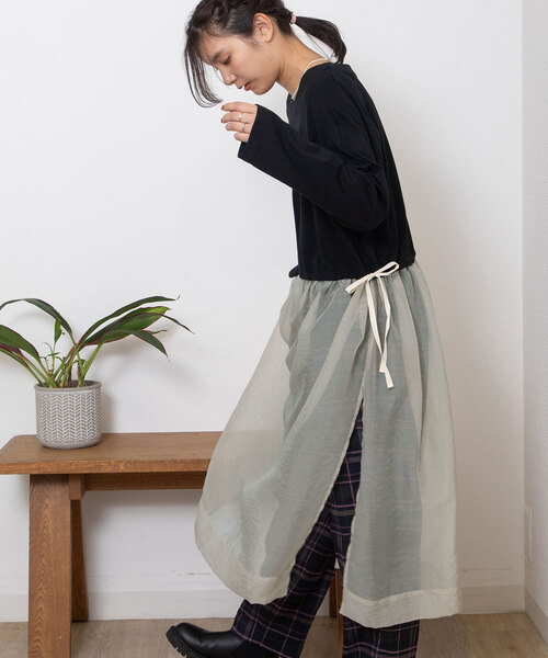 POU DOU DOU（プードゥドゥ）の「サイドスリットレイヤードワンピース（ワンピース・レディース・ブラック/オートミール・M）」の18枚目の写真